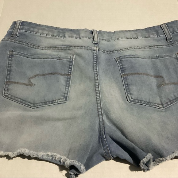 Time and Tru Women’s Size 16 Denim Shorts - Picture 3 of 5